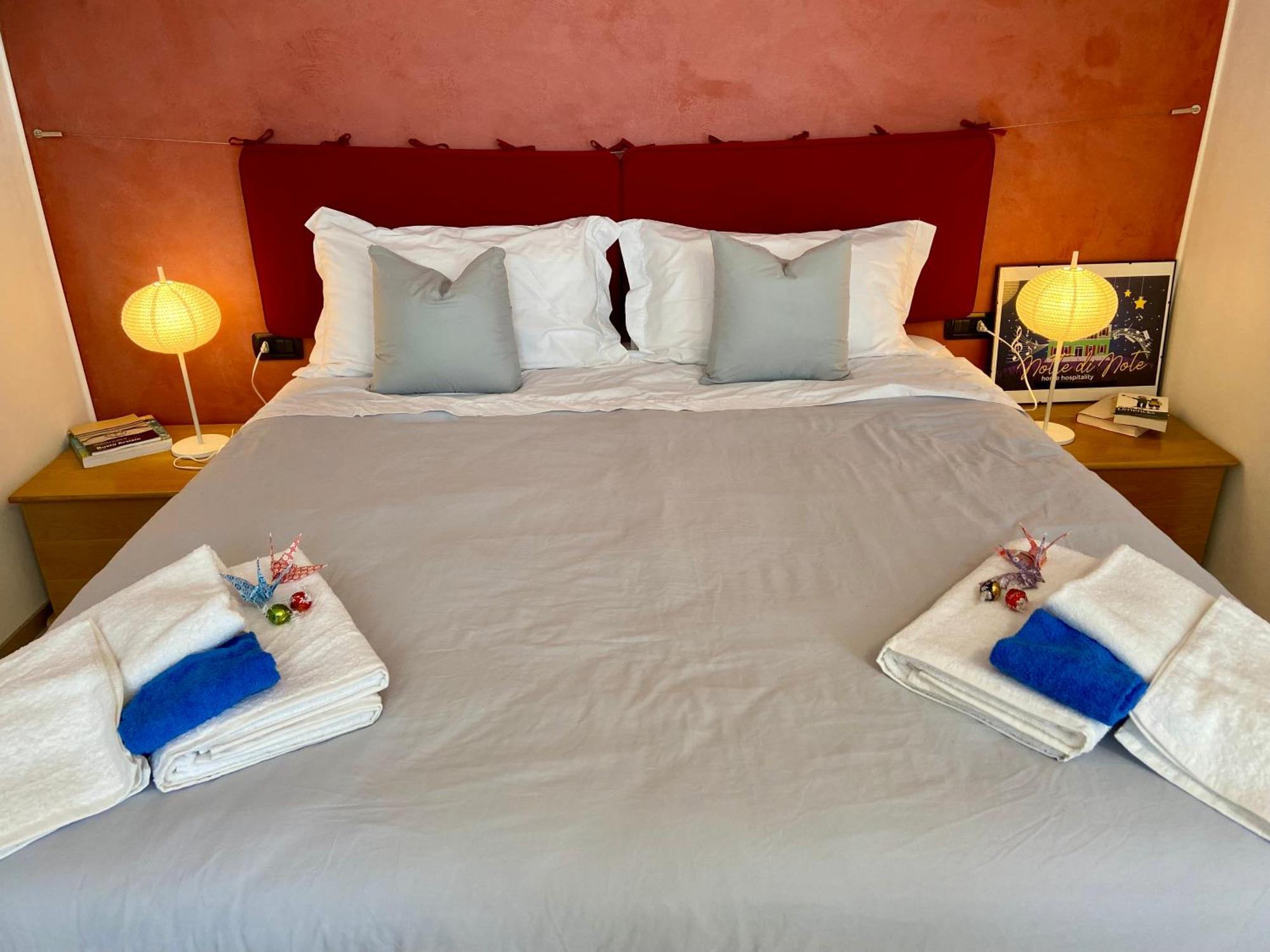 Notte Di Note - Home Hospitality Бусто-Арсіціо Екстер'єр фото