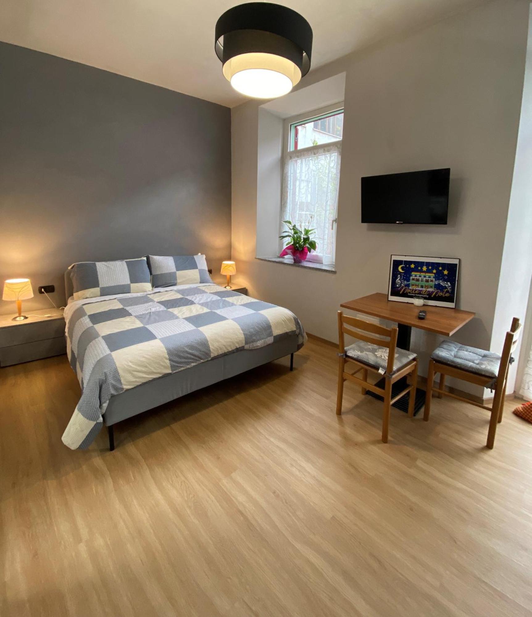 Notte Di Note - Home Hospitality Бусто-Арсіціо Екстер'єр фото