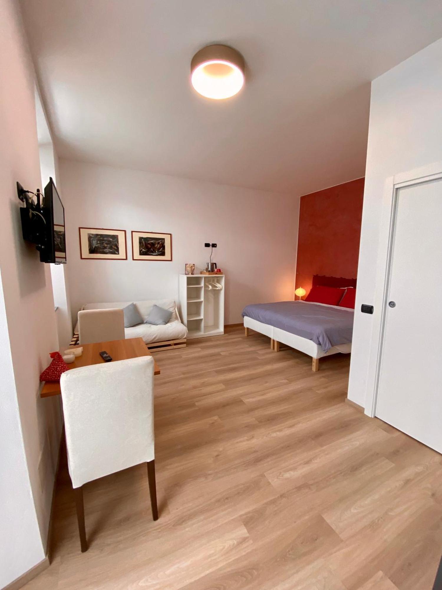 Notte Di Note - Home Hospitality Бусто-Арсіціо Екстер'єр фото